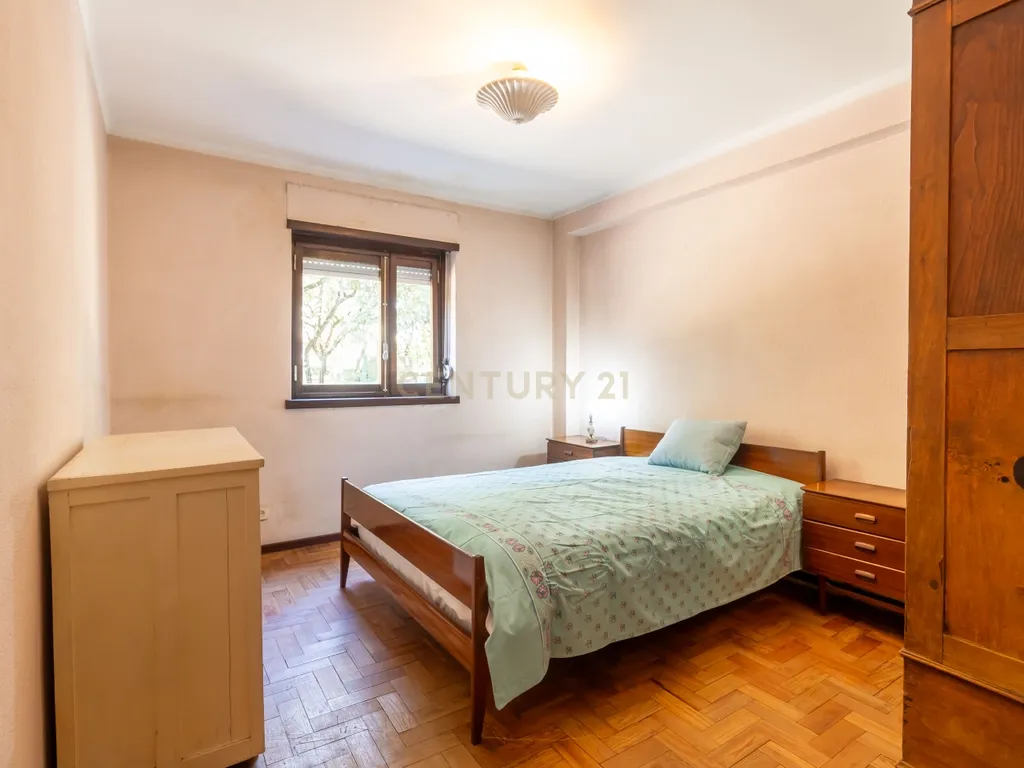 T1 em Caselas com varanda e vista desafogada – Excelente oportunidade para remodelar a gosto - Image 15