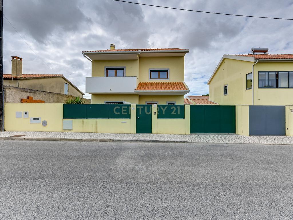 Moradia T4 Isolada Duplex com Box em Adroana, Alcabideche - Image 2