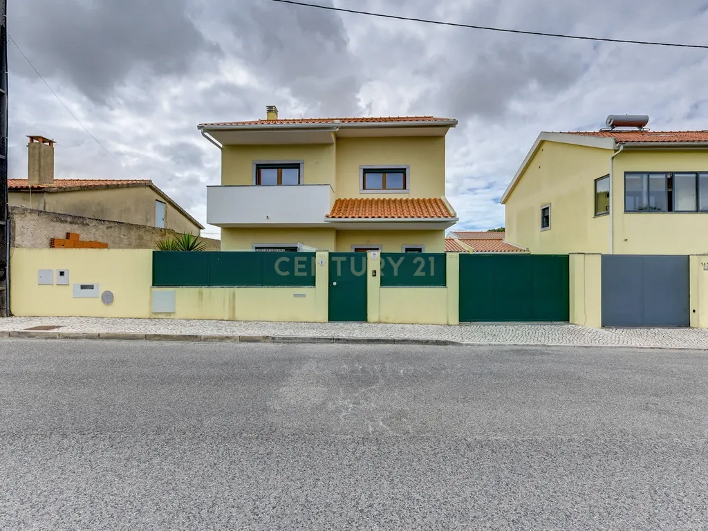 Moradia T4 Isolada Duplex com Box em Adroana, Alcabideche - Image 2