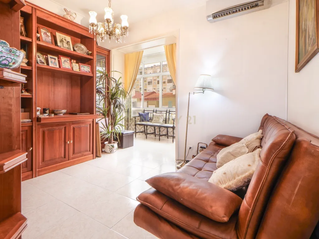 Apartamento T3 no Laranjeiro – Junto à Base Naval do Alfeite | Pronto a Habitar | Elevador - Image 13