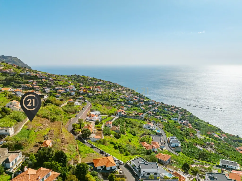 Terreno de Excelência | 3 Terrenos com Licença de Construção Emitida | Projeto para 5 Moradias de Prestígio | Vista Panorâmica para o Mar - Image 29