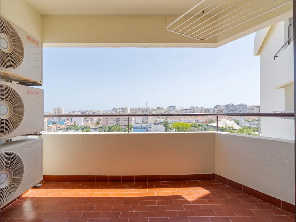 Apartamento T2 com vista rio, a 2 minutos da zona ribeirinha, em Portimão - Image 17