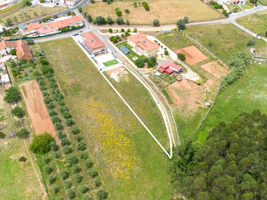 Viva Entre a Serra e Lisboa | Moradia Térrea Nova com Terreno Excecional, junto às Salinas de Rio Maior. - Image 10