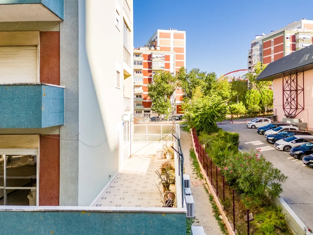 Espetacular Apartamento T5 com Terraço e Garagem, em São Domingos de Benfica, Lisboa - Image 39