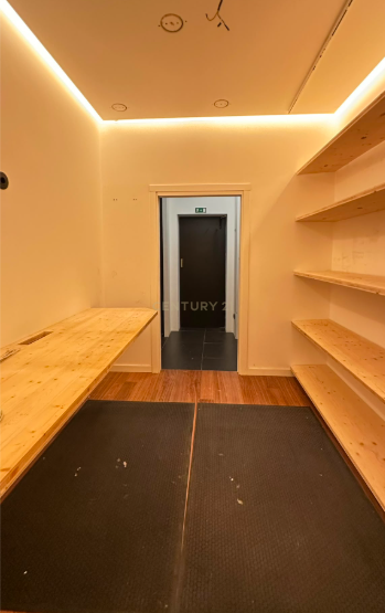 Loja Renovada para arrendar - Santo António, Lisboa - Image 17