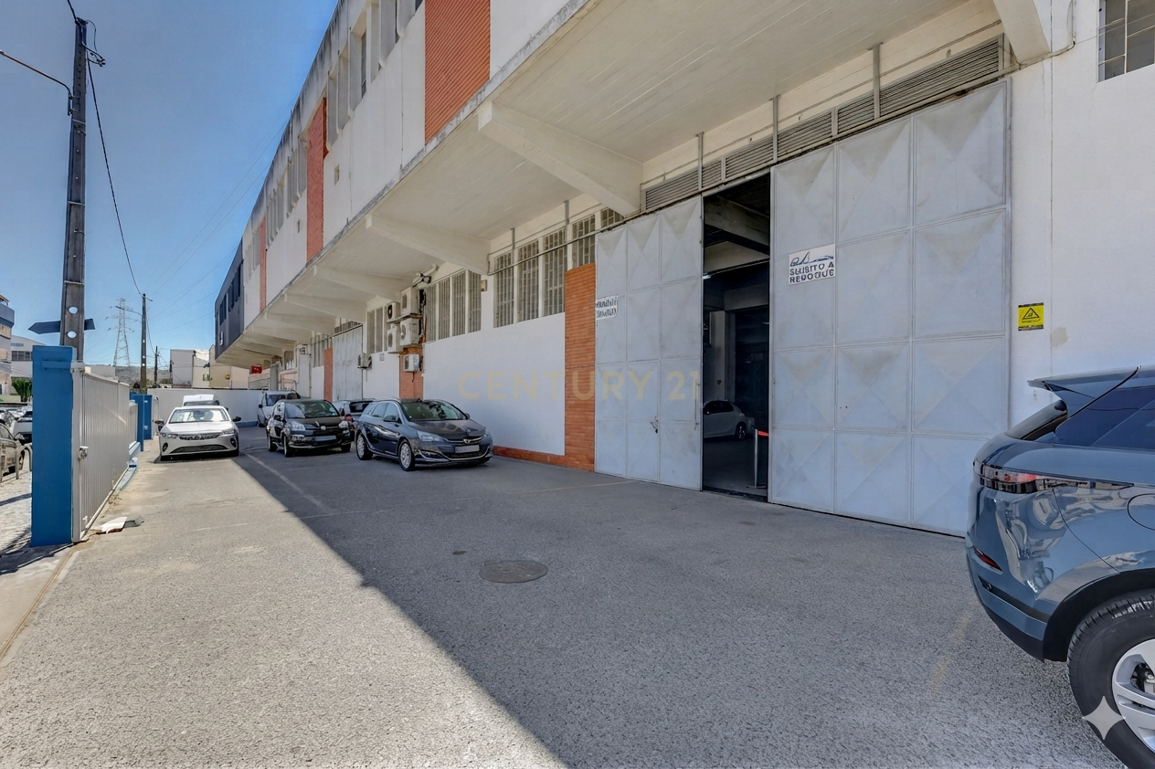 Fotografia 3 de Espaço Logístico com 1.849 m² e Acesso TIR | Odivelas