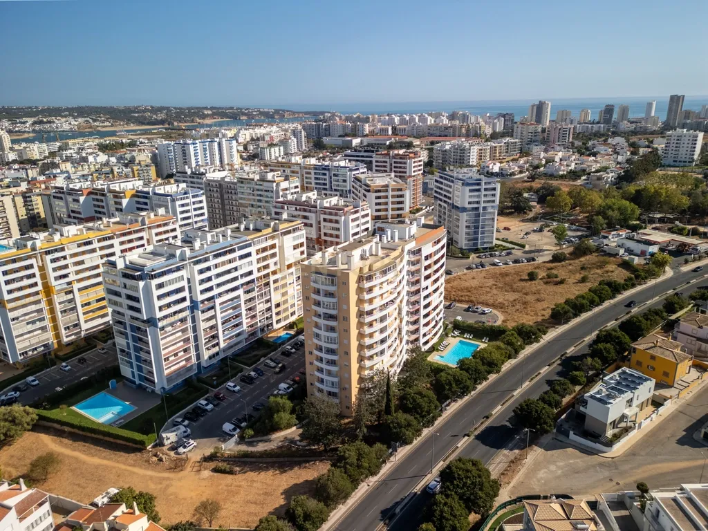 T0+1 mobilado, em condominio c/ piscina, Portimão - Image 18