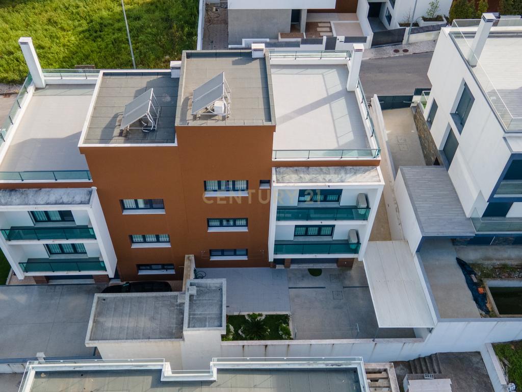 Luxuosa Moradia T5 em Odivelas com Vista Panorâmica - Image 32