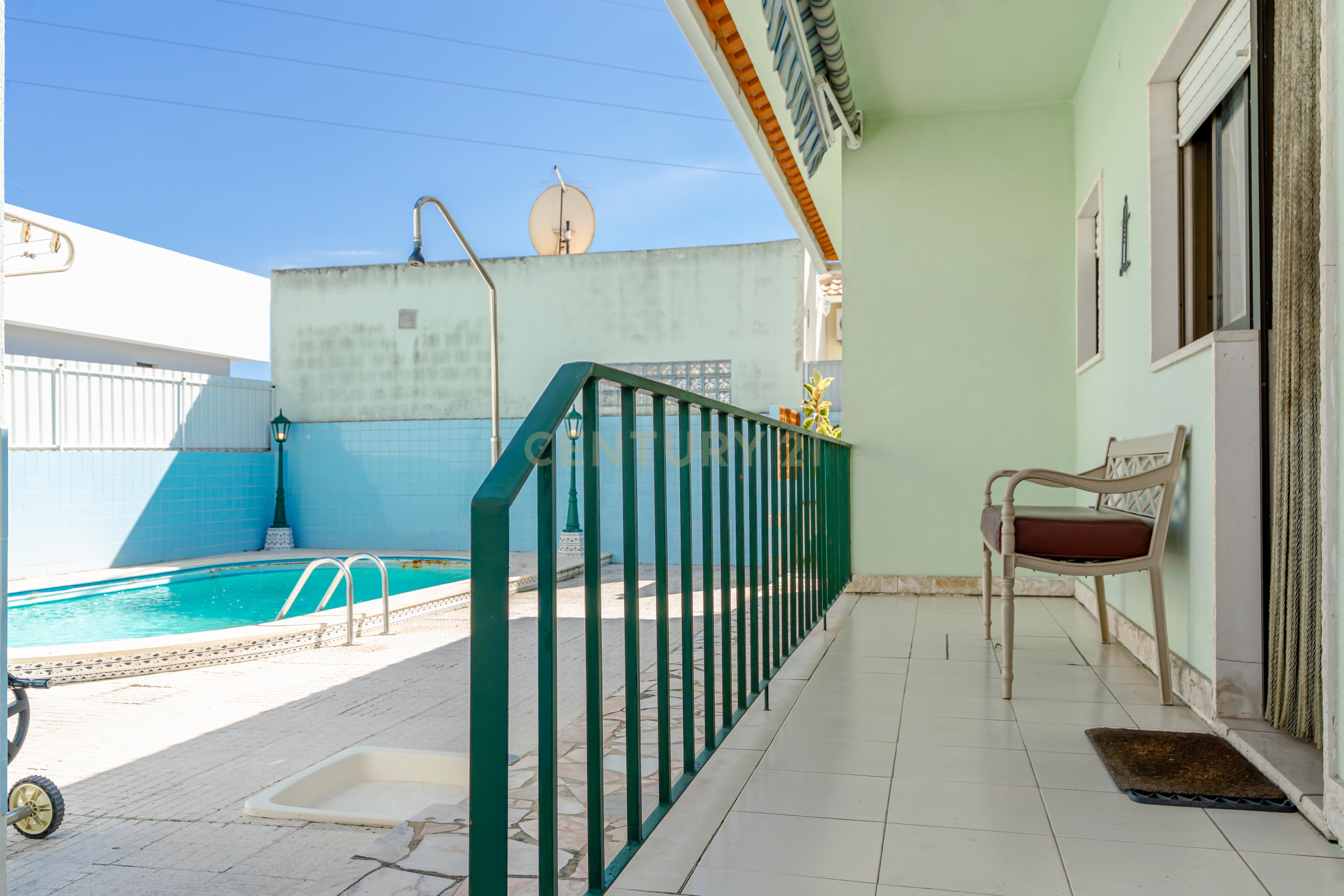 Moradia T2 com Anexo T2 e piscina em Fernão Ferro - Image 15