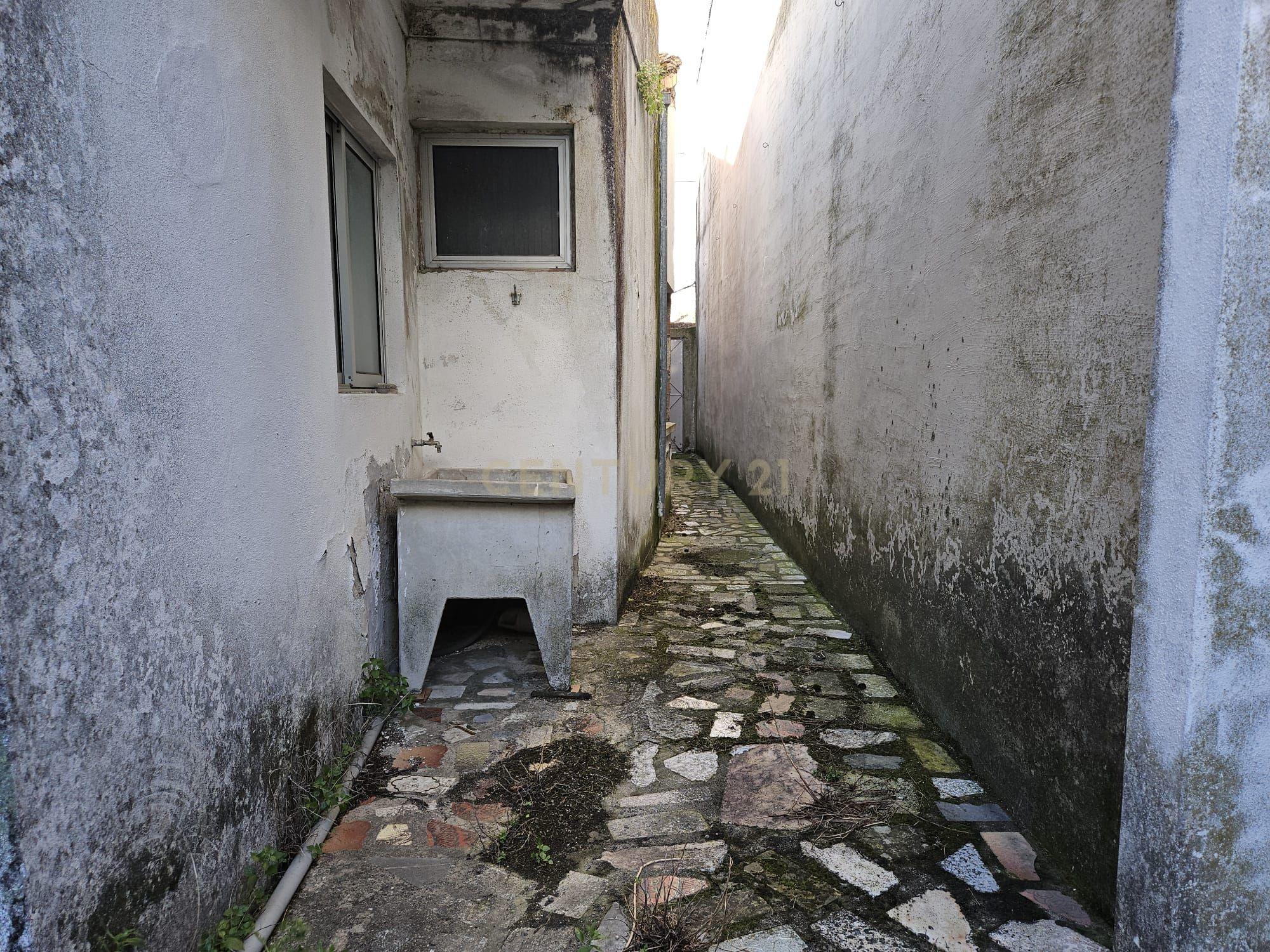 Moradia T2 Rés-do-Chão com Logradouro e Terraço – Alcains - Image 15