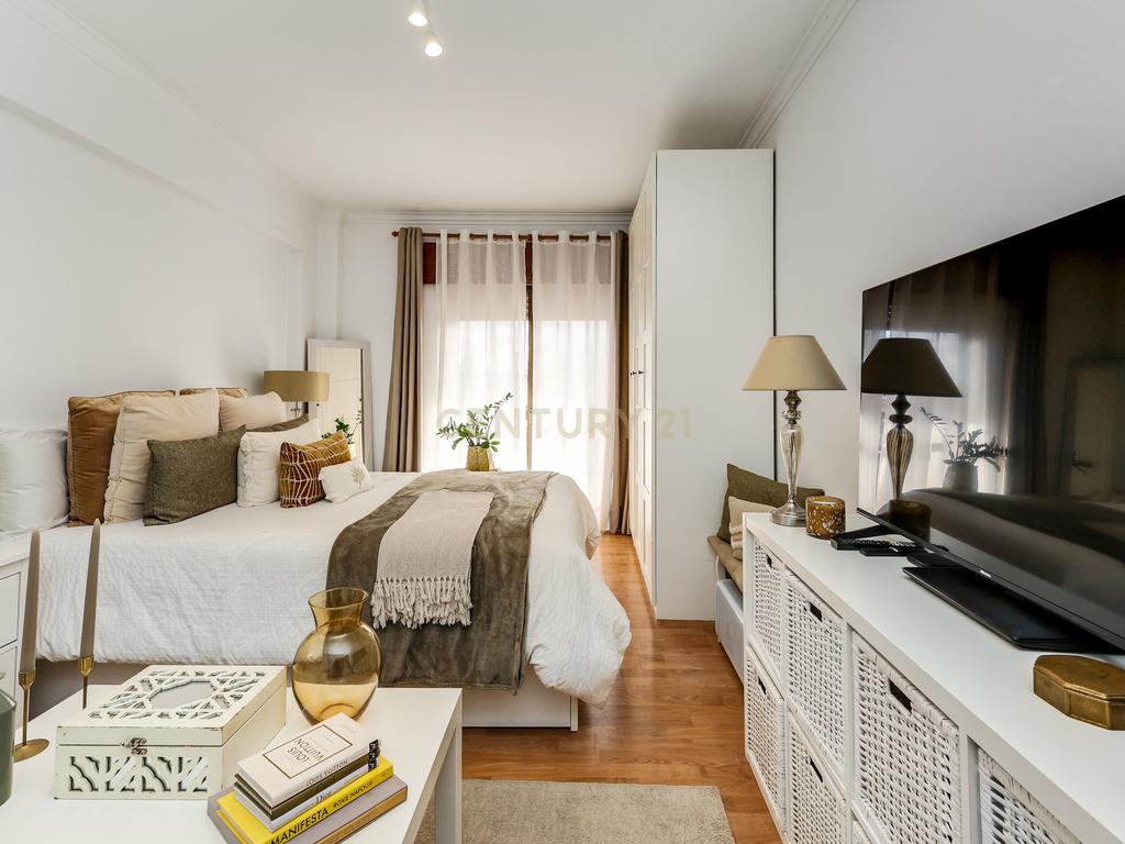 Apartamento T3 Renovado com Vista Panorâmica no Cacém, Sintra, Lisboa - Image 12