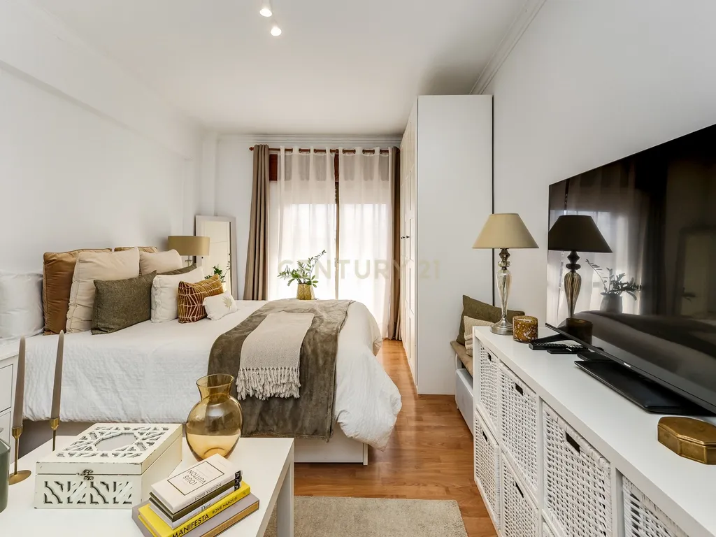 Apartamento T3 Renovado com Vista Panorâmica no Cacém, Sintra, Lisboa - Image 12