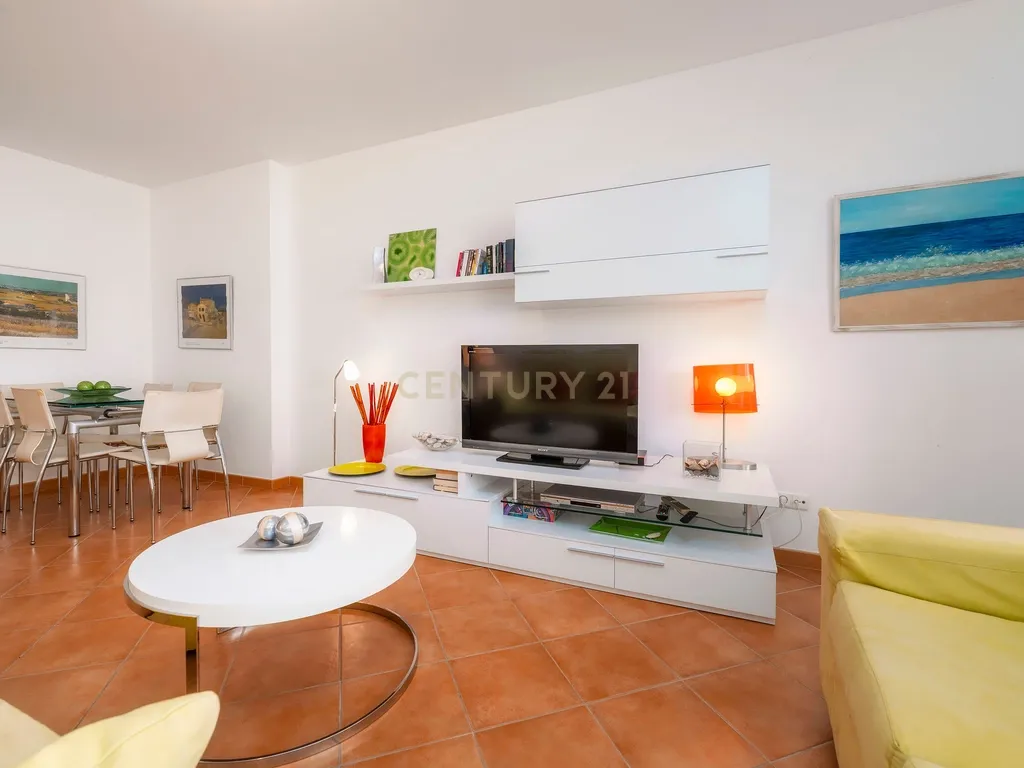 Apartamento T1 | Vista mar | Piscina | Estacionamento | Praia 100mt | Armação de Pera | Algarve - Image 6