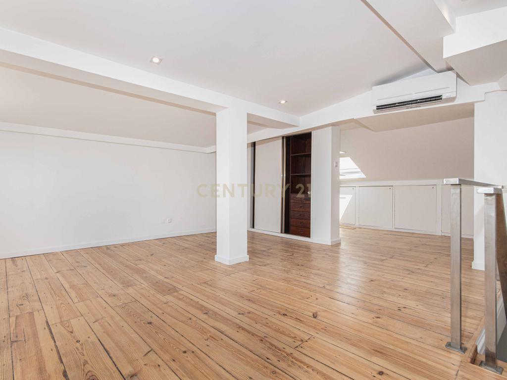 Apartamento T2 de Charme com vista rio e estacionamento em São Vicente, Lisboa - Image 19