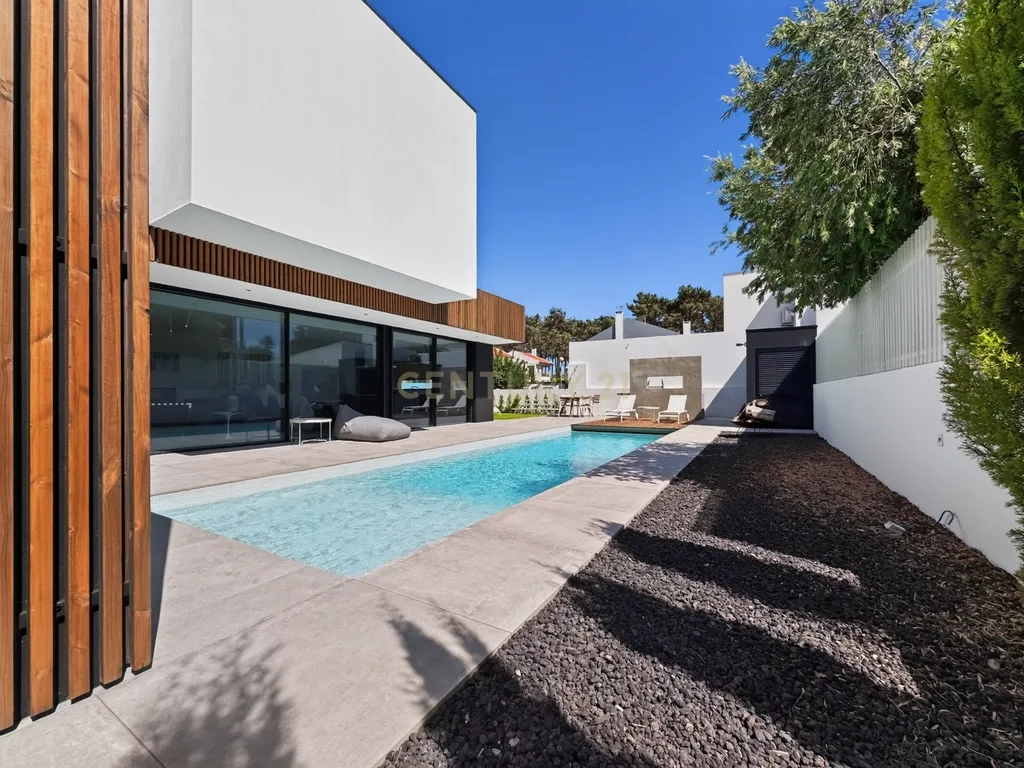 Moradia T3 de Excelência na Aroeira – Conforto, Elegância e Qualidade de Construção - Image 32