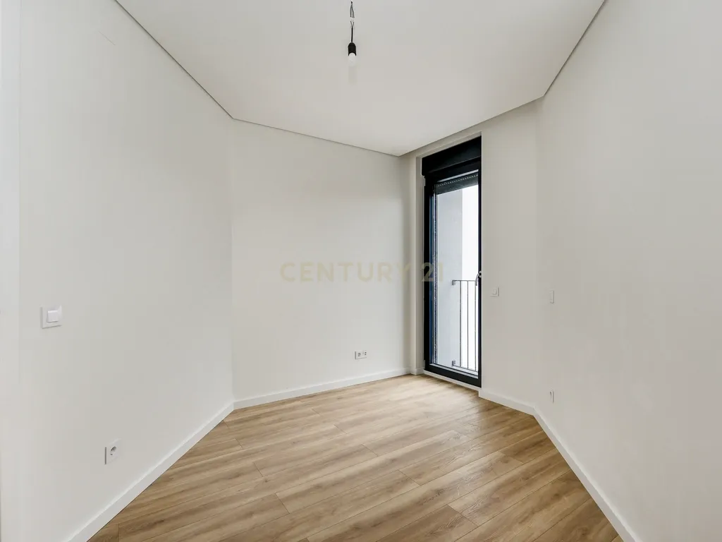 Viva o privilégio do Tejo: T3 Duplex exclusivo no coração de Santa Iria de Azóia! - Image 14