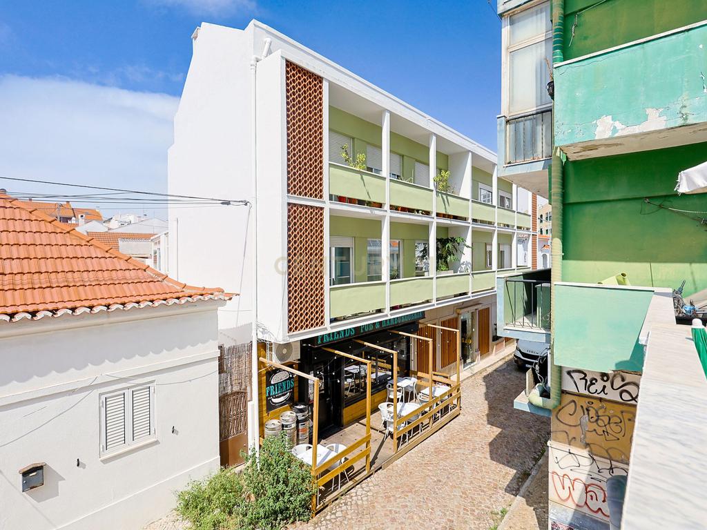 Apartamento T2, com Varanda e Terraço, Centro da Costa de Caparica. - Image 23