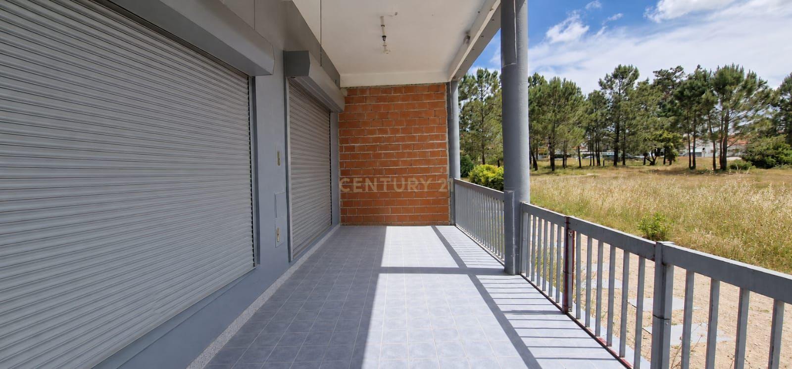 Fotografia 7 de Loja convertida em apartamento. Oportunidade única!