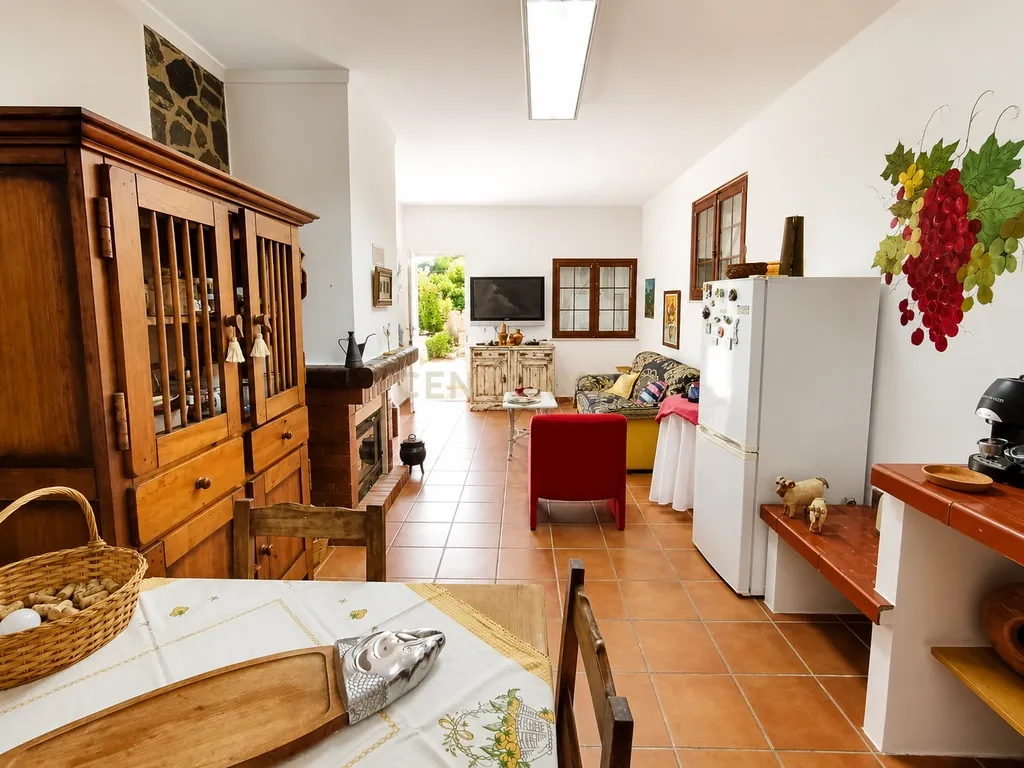 Oportunidade Única! Elegante Moradia + Apartamento T2 + Espaço + Funcionalidade = Qualidade de Vida. - Image 53