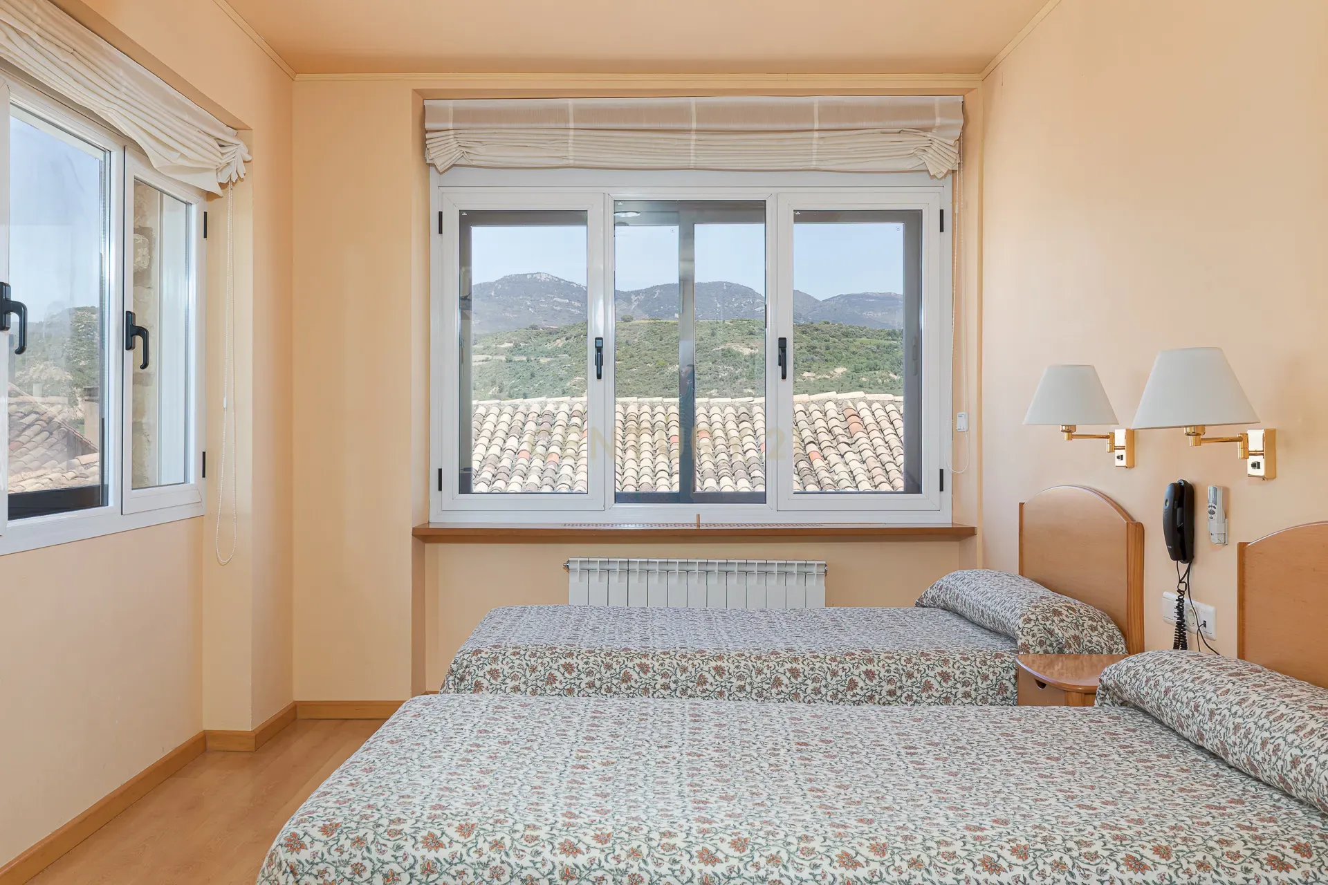 Hotel Moderno em Aragón com 25 Quartos e Vista Panorâmica - Image 16