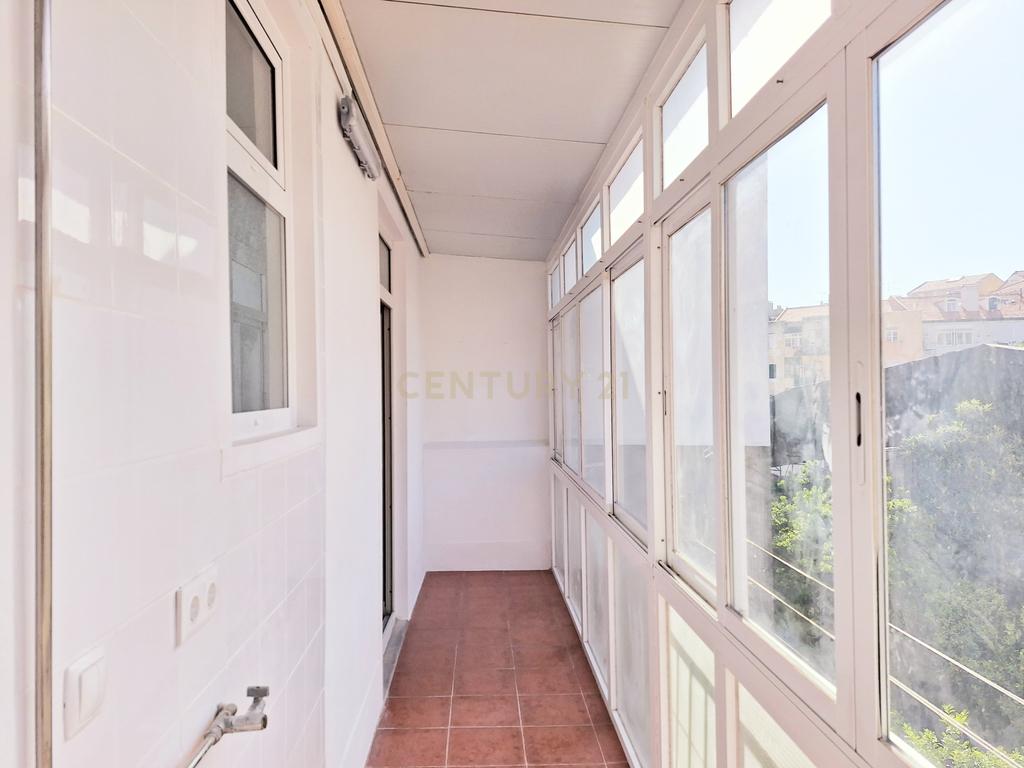Apartamento T3+2 para Arrendamento em Campolide - Image 15