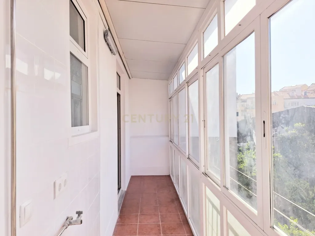 Apartamento T3+2 para Arrendamento em Campolide - Image 15