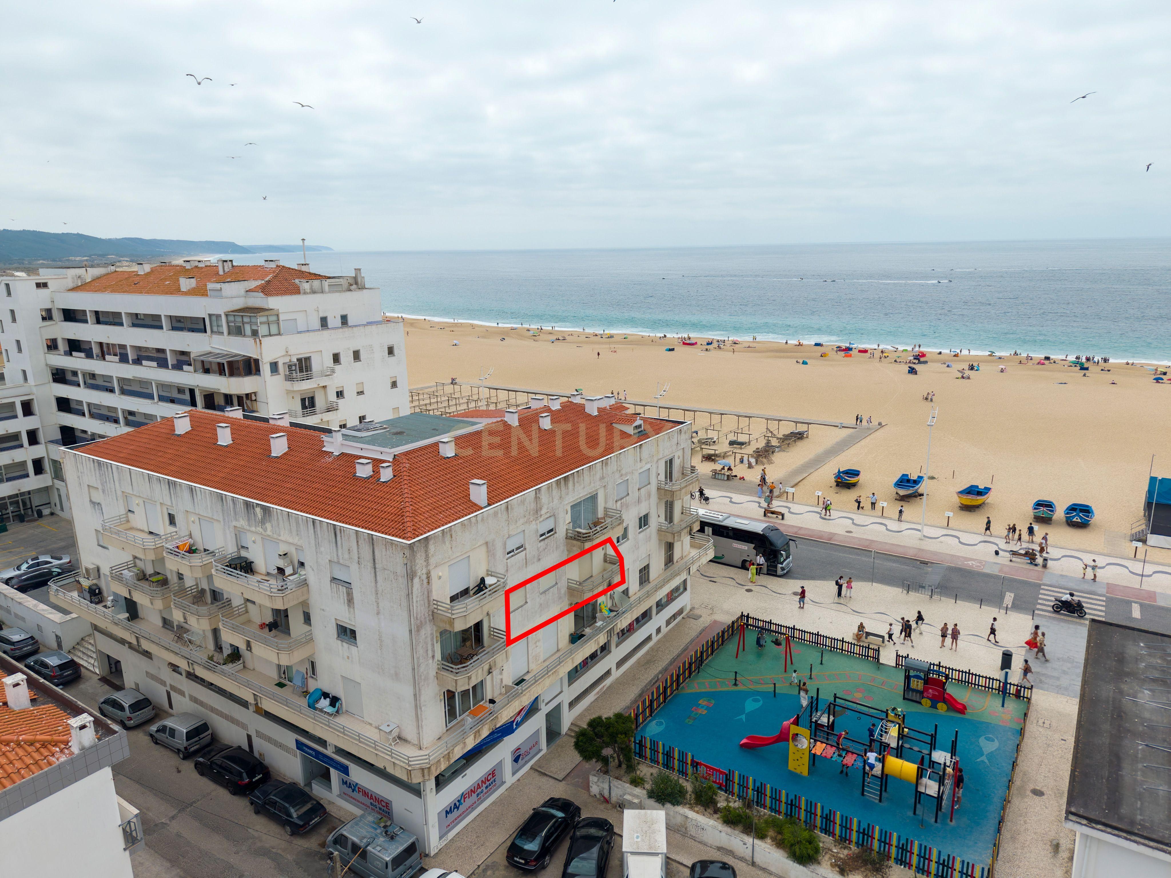 Fotografia 12 de Apartamento T2 à Venda | Nazaré | Vista Lateral para o Mar