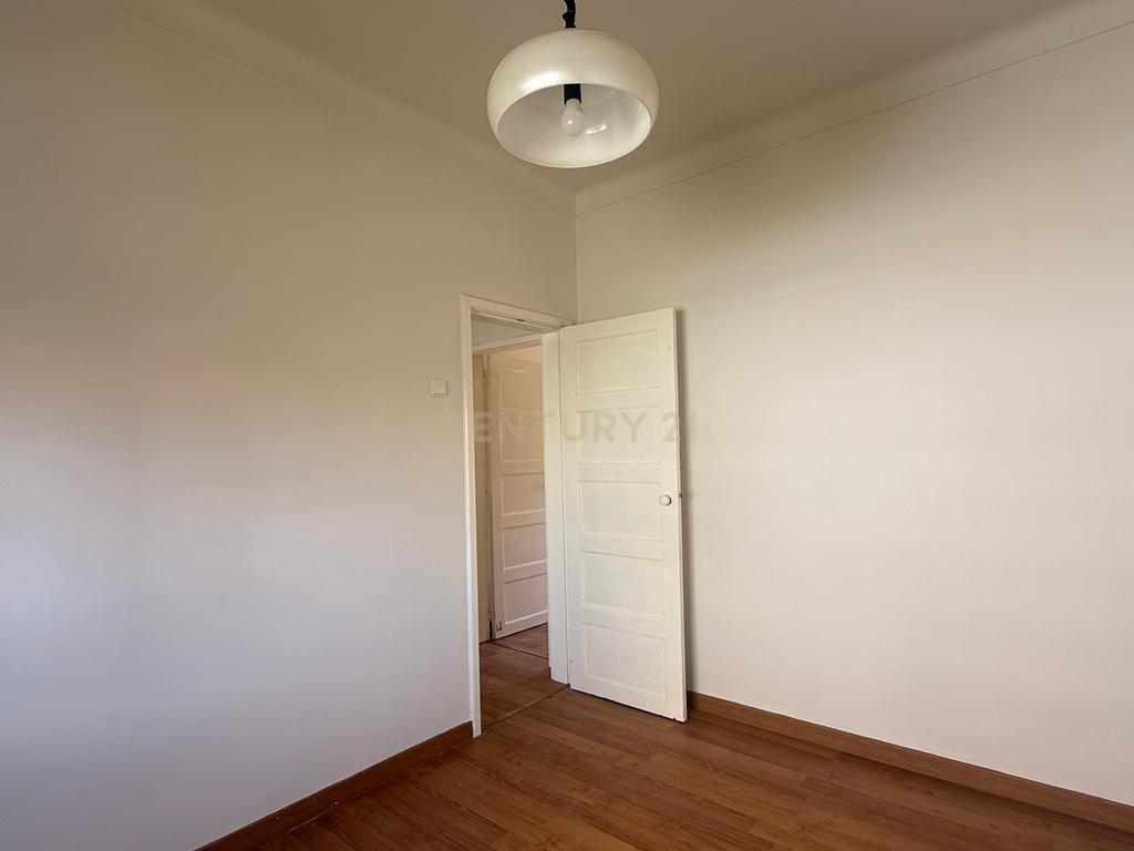 T2 | Alvalade | Parcialmente Remodelado | Arrendamento - Image 18