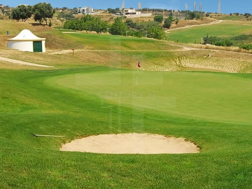 T1 Mobilado com Vista Panorâmica sobre o Campo de Golfe e o Céu de Lisboa - Image 42