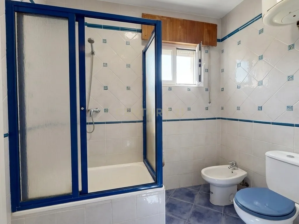 Moradia T4 em Vendas de Azeitão com jardim - Oportunidade - Image 16
