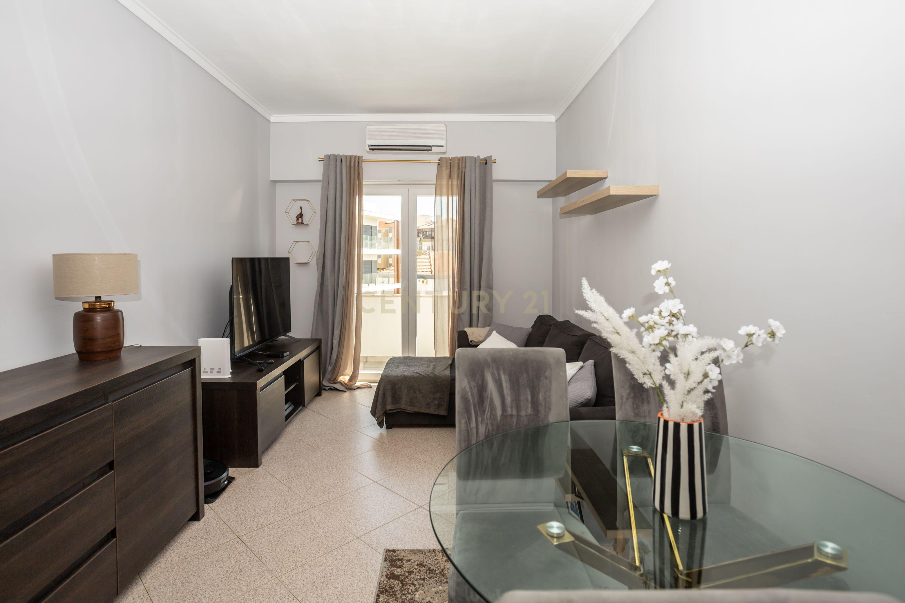 Fotografia 5 de Apartamento T2 com Varanda Cruz de Pau, Amora - Seixal - 0651-06250
