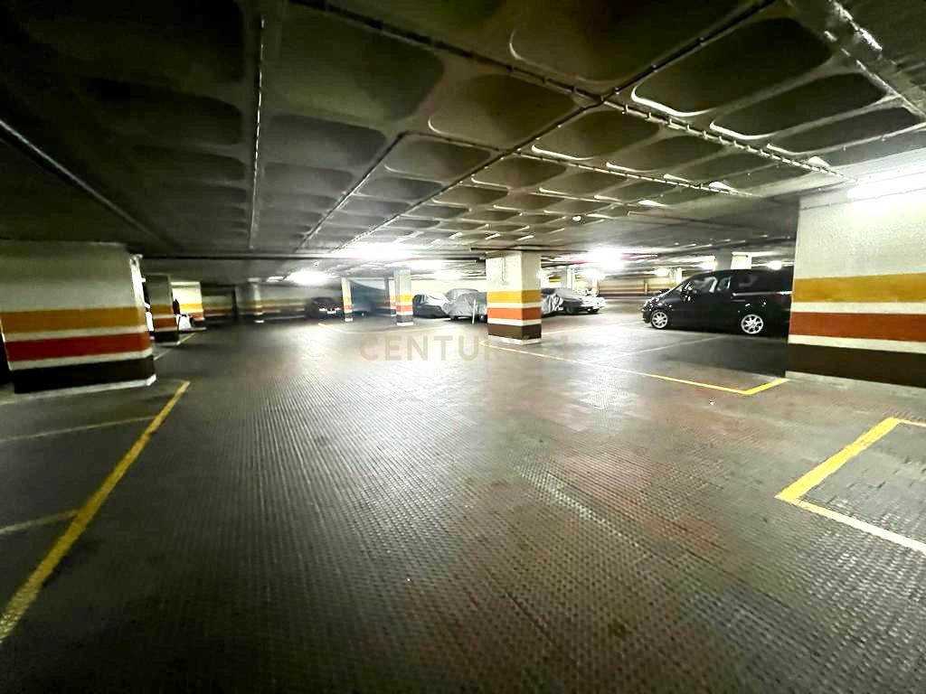 2 LUGARES DE ESTACIONAMENTO NA AV. JOÃO XXI NO EDIFÍCIO VIA VENETTO EM FRENTE À SEDE DA CGD COM ACESSO PELAS ESCADAS DO PRÉDIO - Image 14