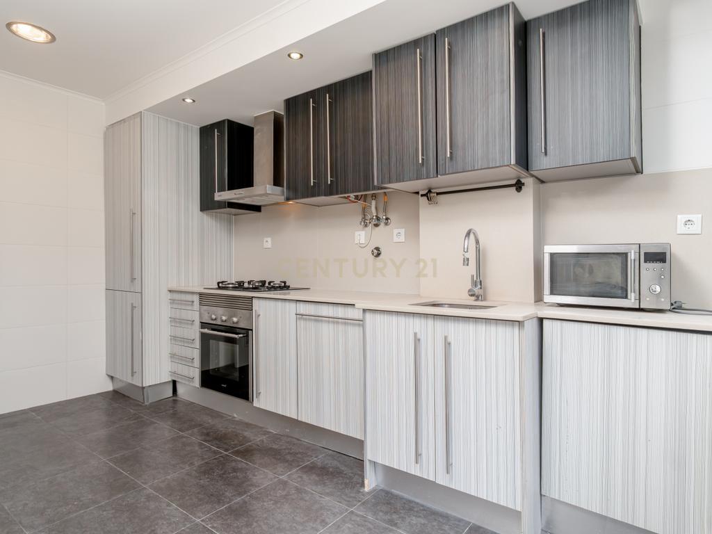 Apartamento Renovado T2 em São Vicente, Lisboa - Image 10