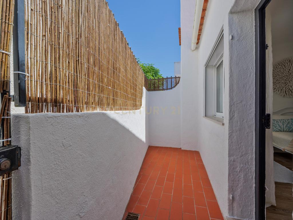 Apartamento Renovado T1 em Quarteira, Loulé - Oportunidade Única! - Image 13
