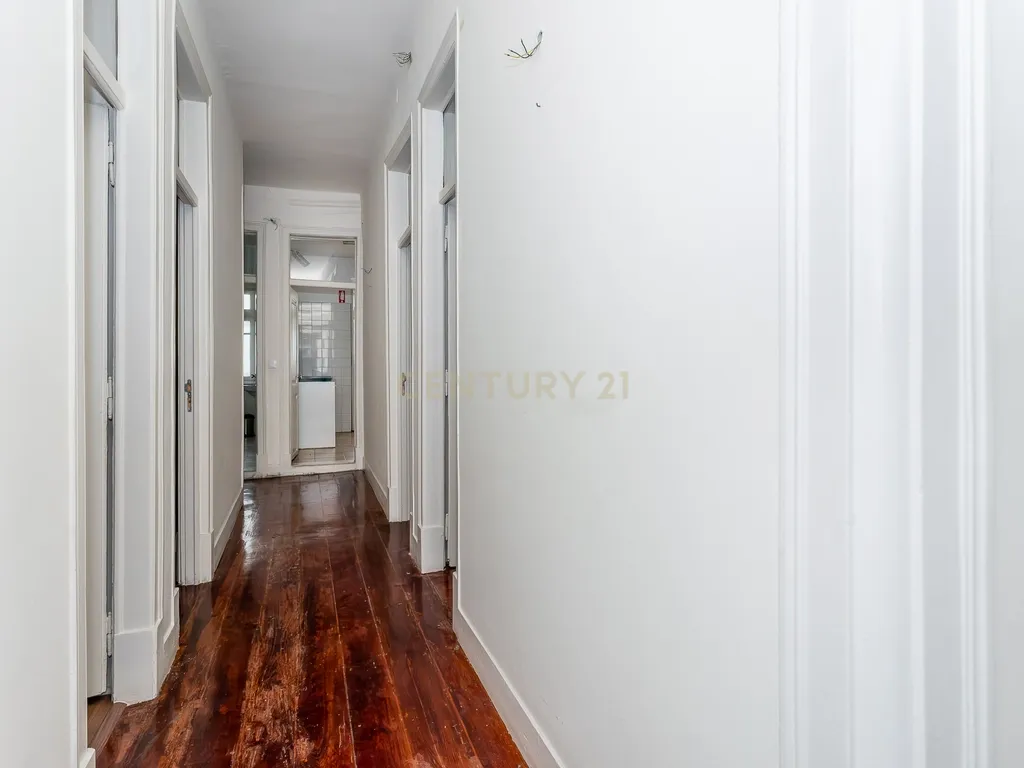 Loja/Escritório com apartamento de 150m2 com acesso a pessoas de mobilidade reduzida - Image 7