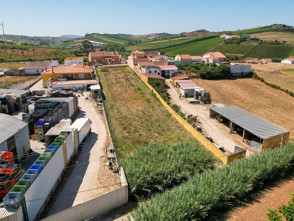 ** Descubra este magnífico Terreno Urbanizável c/2.360 mts2 em Torres Vedras, Lisboa. ** - Image 1