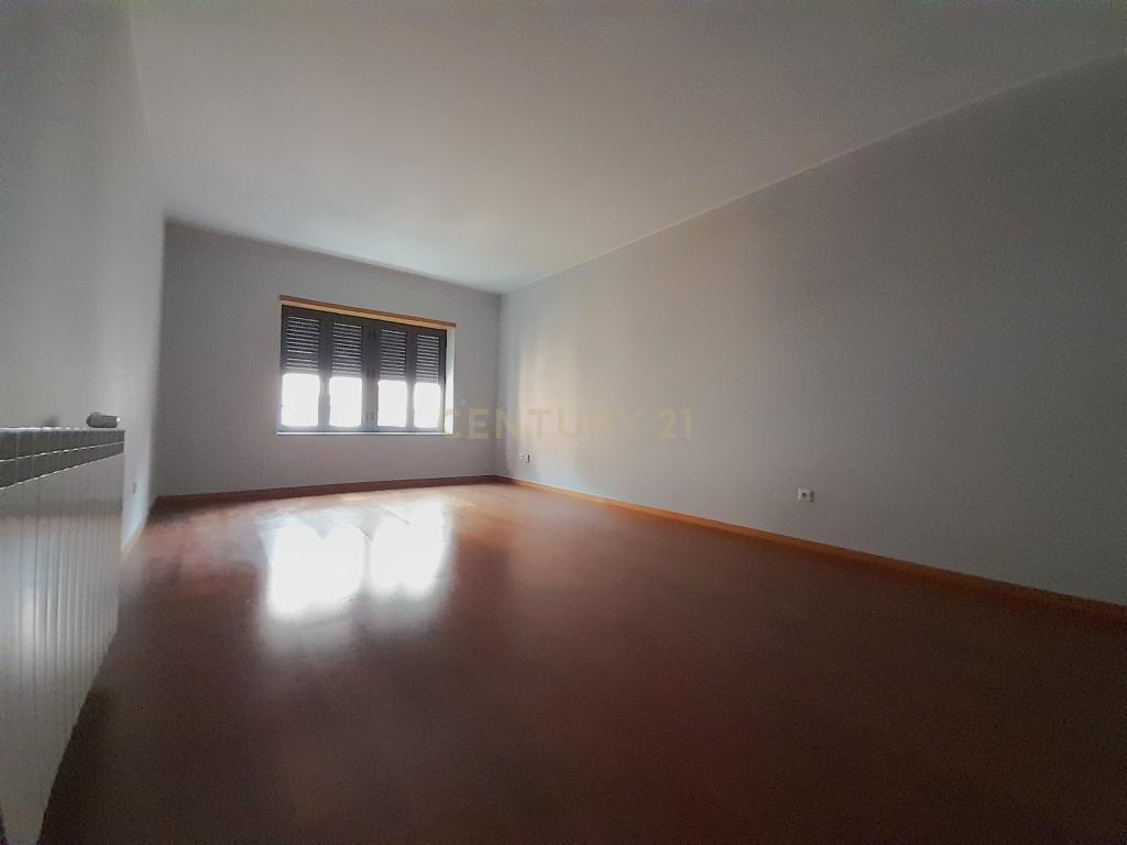 T2 no Empreendimento da Quinta da Seara - Image 6