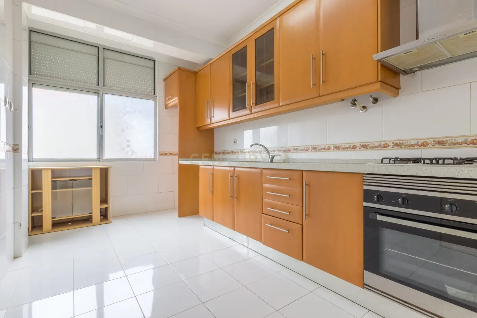 Apartamento T2 em Setúbal - Vista Cidade e Proximidade de Serviços - Image 19