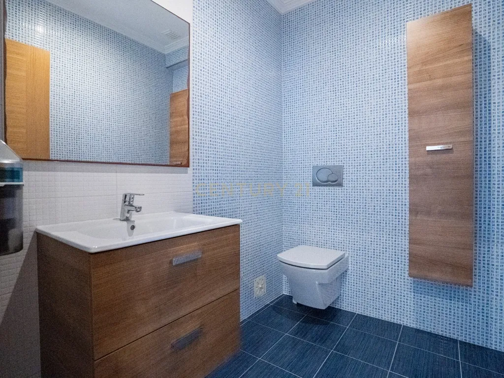 Moradia Contemporânea T4 em Santo António da Charneca - Barreiro - Image 10