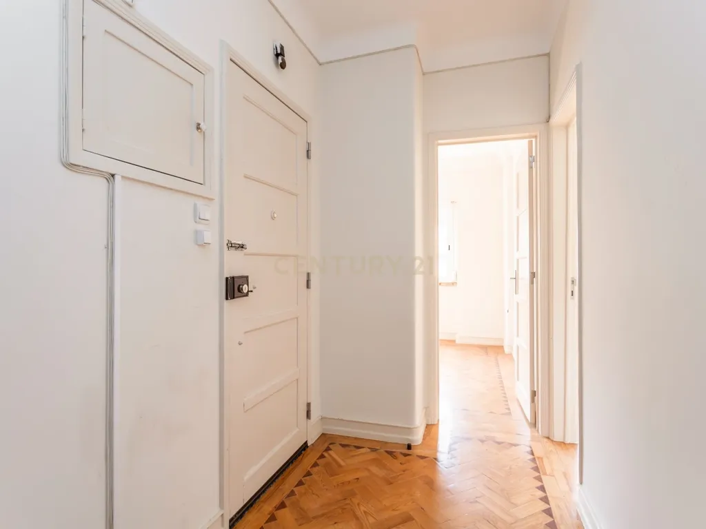 Apartamento T2 em Avenidas Novas, Lisboa - Image 7