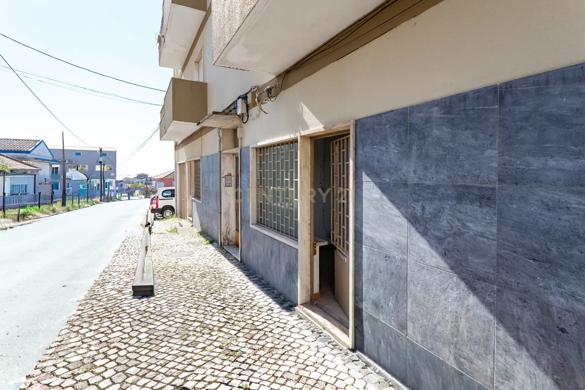Loja com 61 m² no Bairro do Miratejo – Catujal