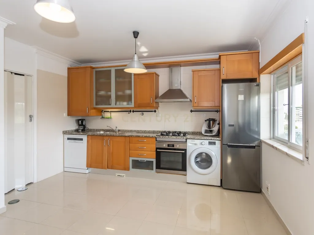 Apartamento T1+1 - Sobreda - Image 4