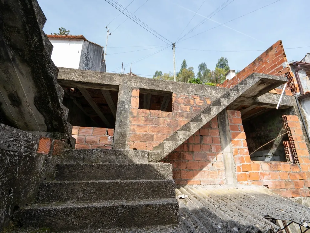 Moradia para reconstrução - Semide - Image 39