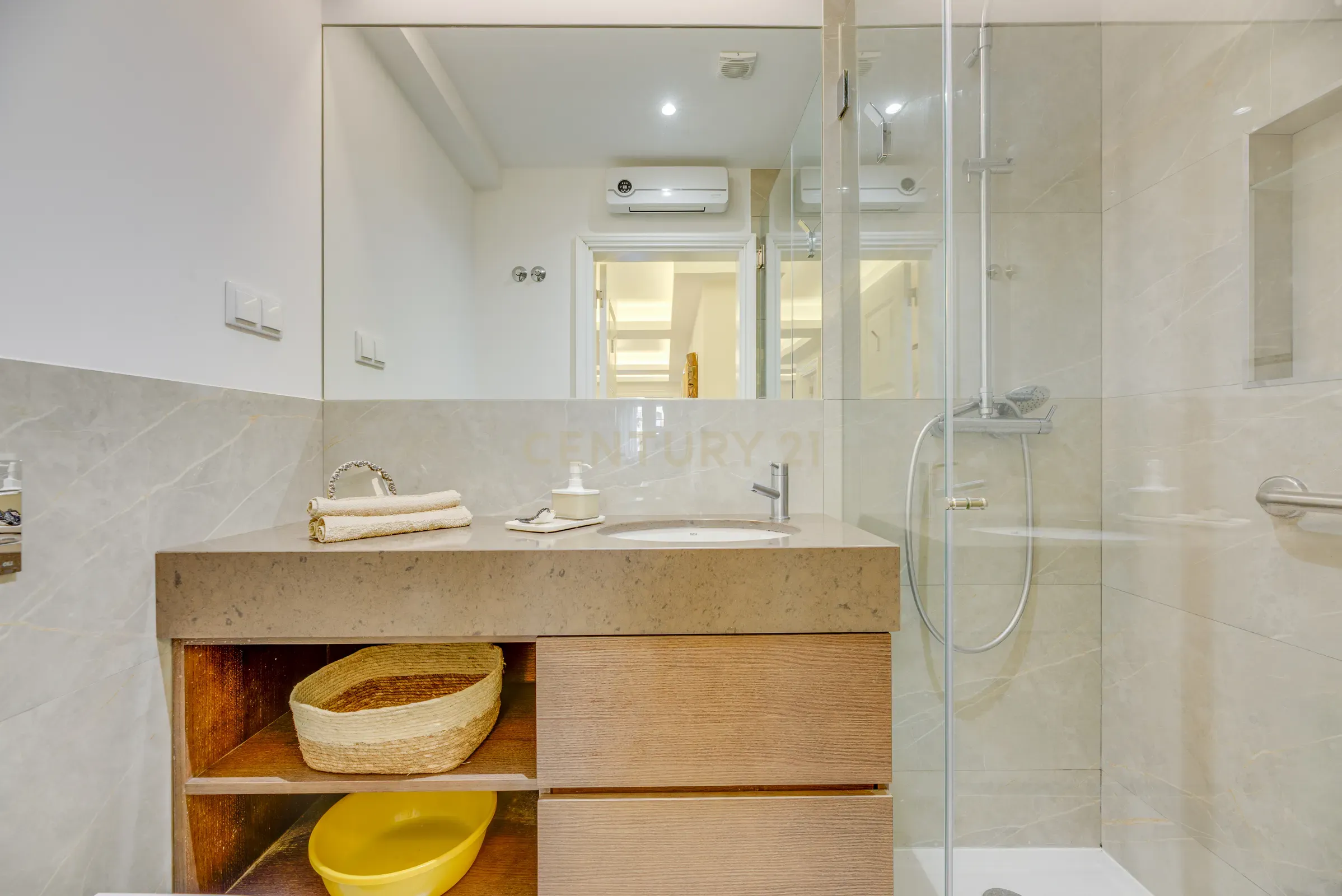 Apartamento T2+1 totalmente renovado – Modernidade, conforto e localização privilegiada - Image 22