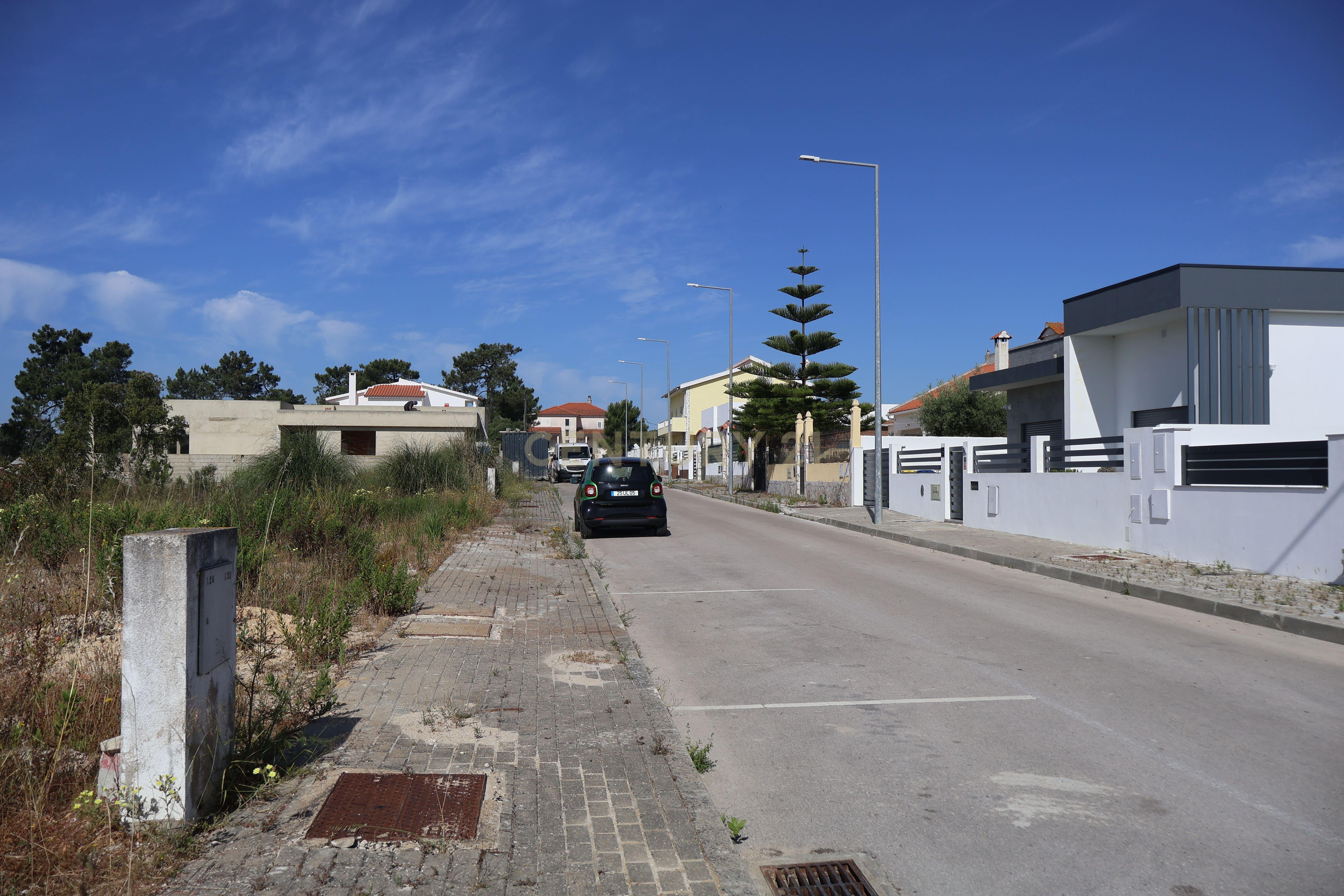 Fotografia 5 de Terreno para construção 374 m² no Pinhal Conde da Cunha (Corroios) - Projeto Moradia 3 pisos + cave - Comunicação Prévia