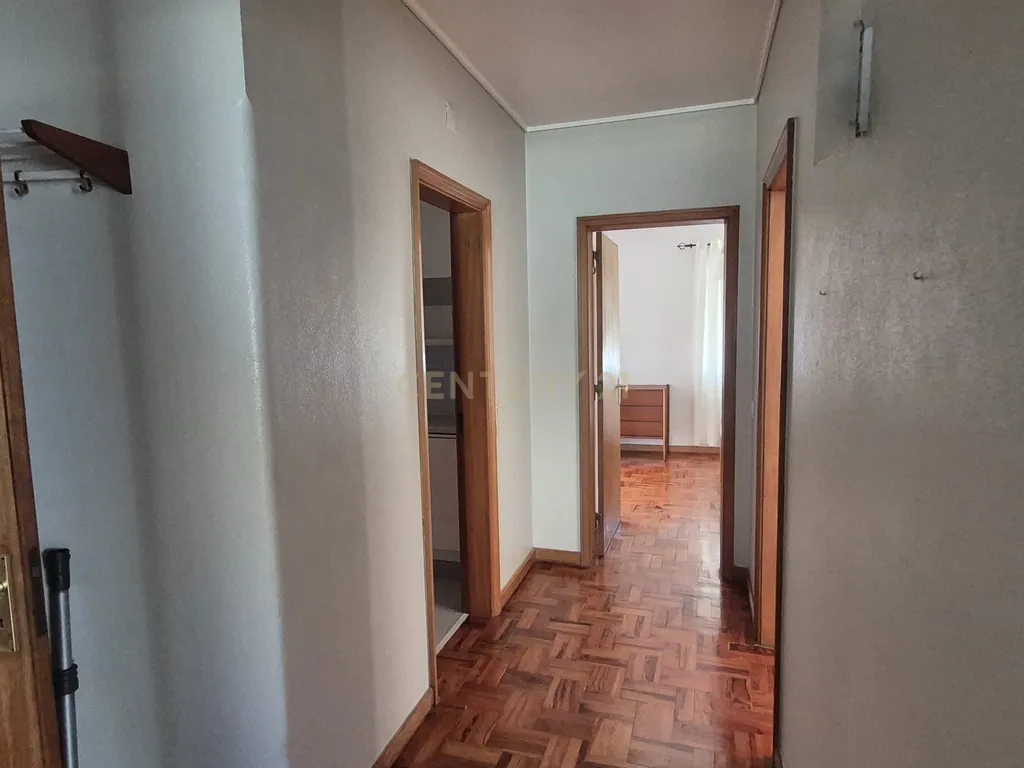 Moradia T3 Mobilada com Jardim e Garagem no Livramento, Estoril - Image 16