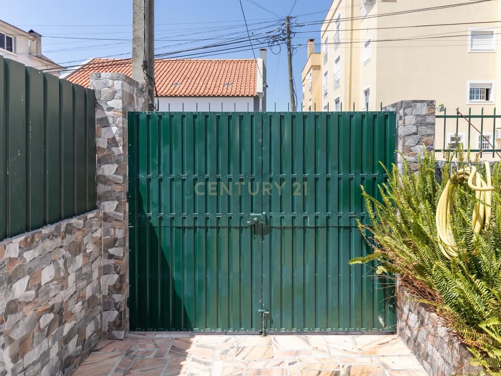 Moradia T5 no centro da Quinta do Conde – Espaço, Conforto e Localização Perfeita - Image 53