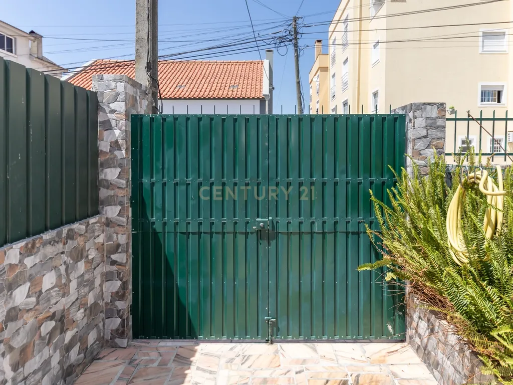 Moradia T5 no centro da Quinta do Conde – Espaço, Conforto e Localização Perfeita - Image 53