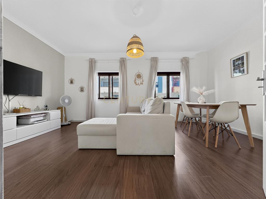 Apartamento T1 com duas frentes, excelentes áreas e arrecadação – Setúbal - Image 8
