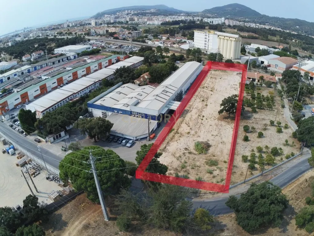 Terreno Industrial com Elevado Potencial de construção – Vale de Mulatas, Setúbal - Image 1